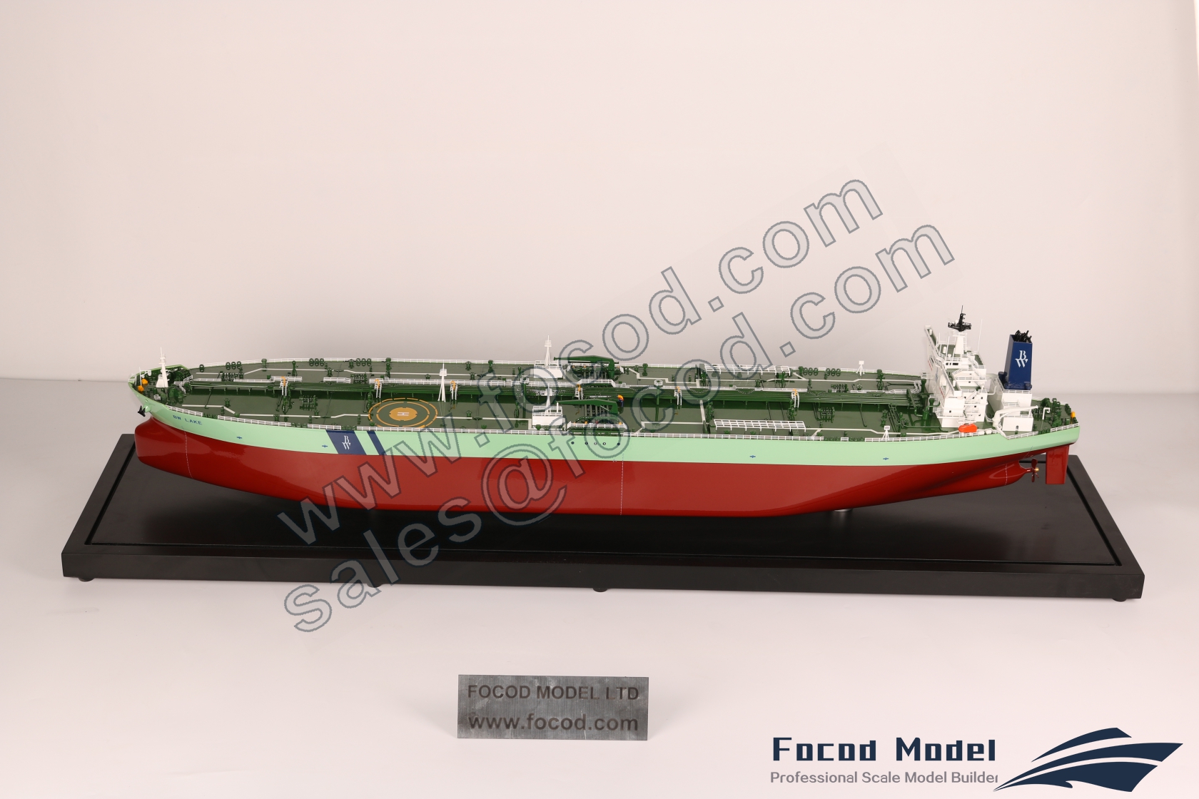 custom made model of 330m Crude Oil Tanker BW LAKE
